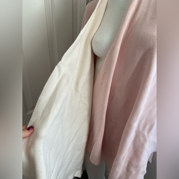 Pink/white reversible wrap o/s - Picture 2 of 3